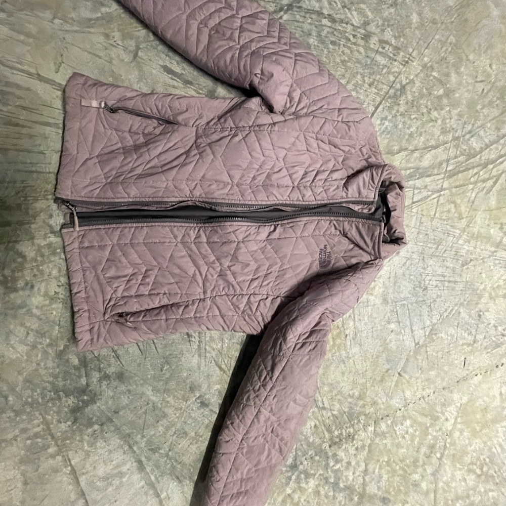 Northface womens lightweight purple lavender pink jacket. Snow jacket size small